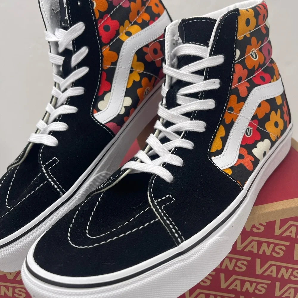 Vans Men's Sk8-Hi
Flower Black/Multi Sneakers
VN000D5|BML
Floral High-Top - Picture 9 of 16